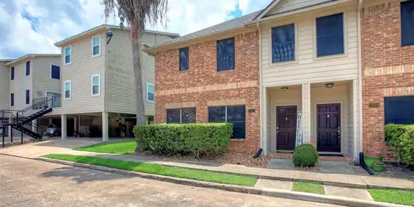 2037 Glencove Drive