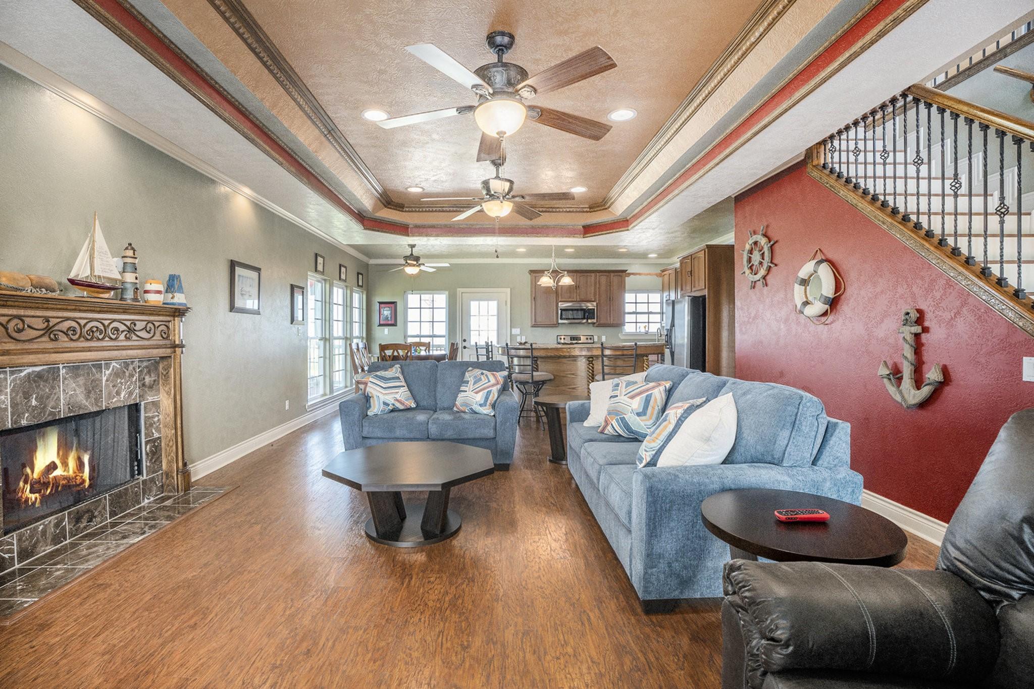 Image 4: Inviting, open living room with hardwood floors an