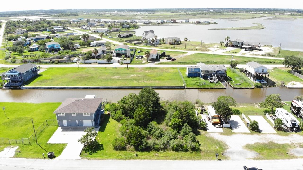 Image 4: Ideal for those seeking a serene, water-adjacent l