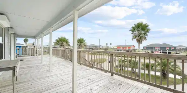 904 Surf Drive
