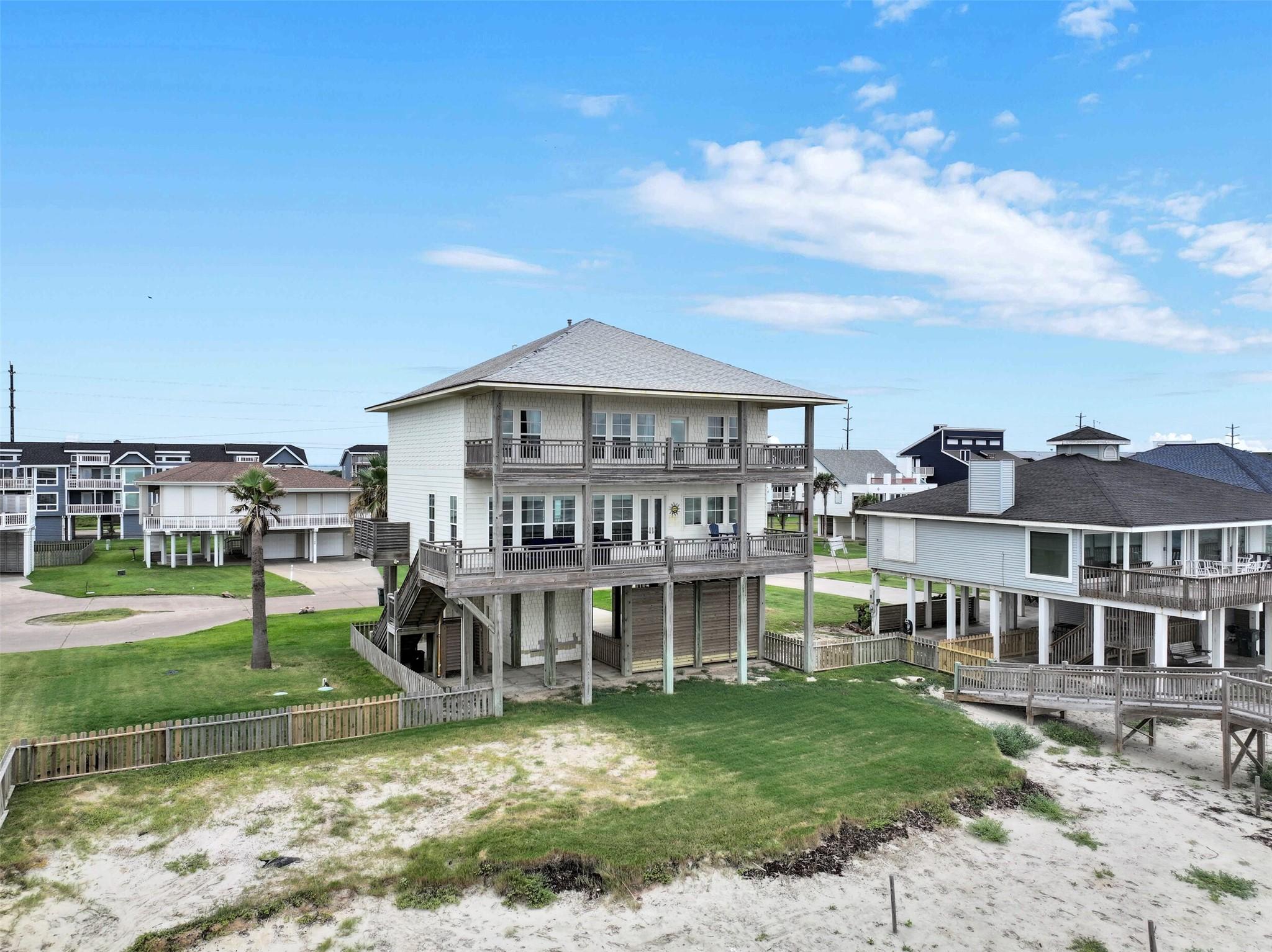 Image 1: Welcome to 17725 Glei - a Beachfront Beauty!