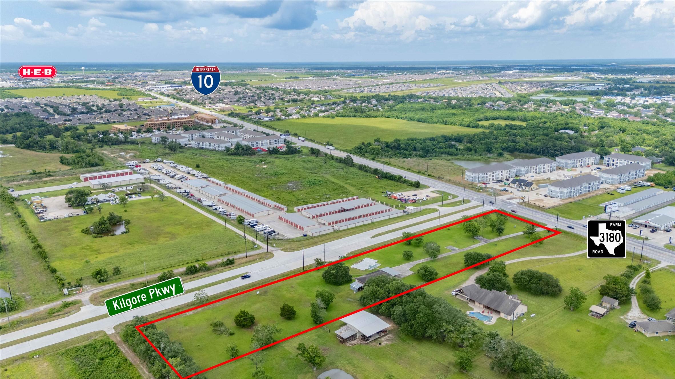 Image 3: Just 1.5 miles to I10 and HEB.