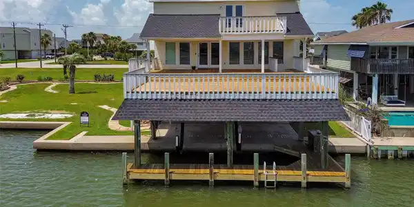 1327 Tiki Drive