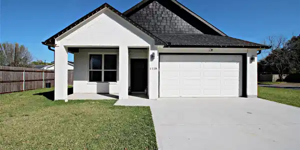 1118 N Shepherd Drive