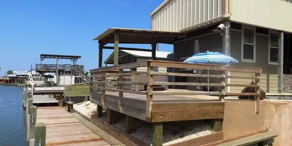 Image 4: Pier and sun porch.  Are you seeing the way this w
