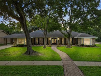 907 Woodland Dr