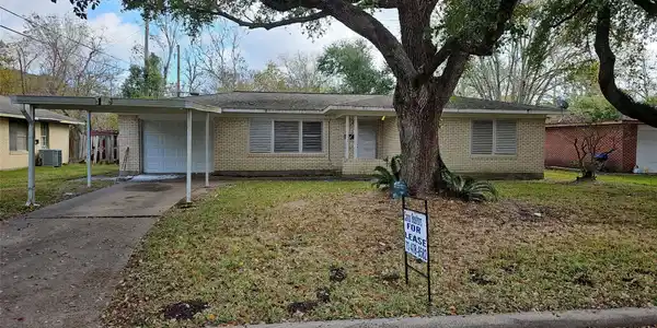 18 S Pin Oak Drive