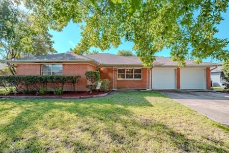 1905 17th Avenue