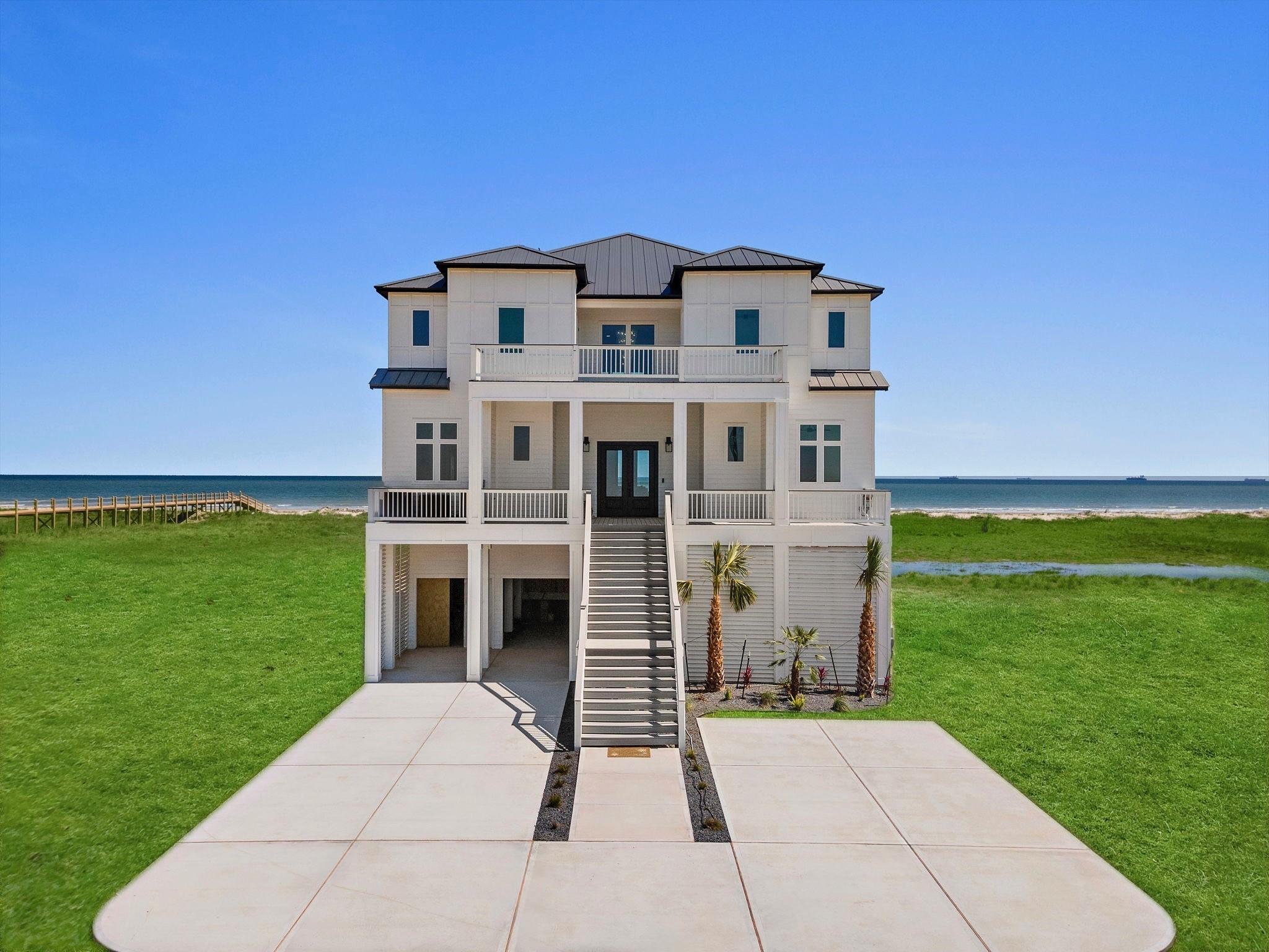 Image 2: An Heirloom Estate! A Beachhome to be proud of!