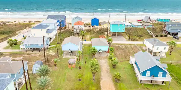 Image 2: DISCOVER YOUR PERFECT GULF COAST ESCAPE in this be