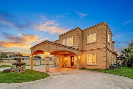 2732 Broadway Street