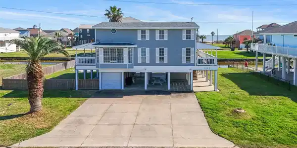 2940 Laguna Drive