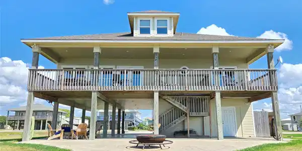 1588 W Bayshore Drive