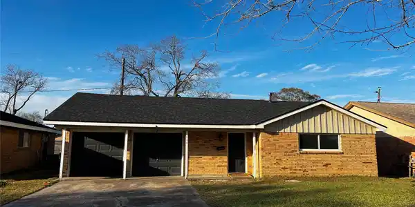 1808 Dolphin Drive