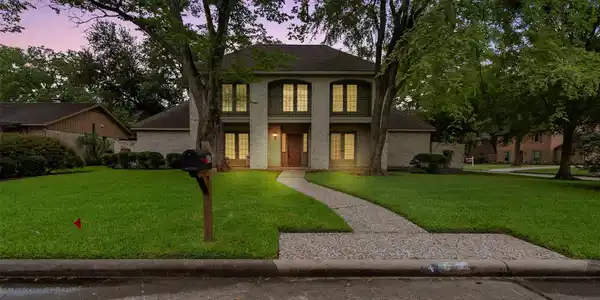 802 Forest Lake Drive