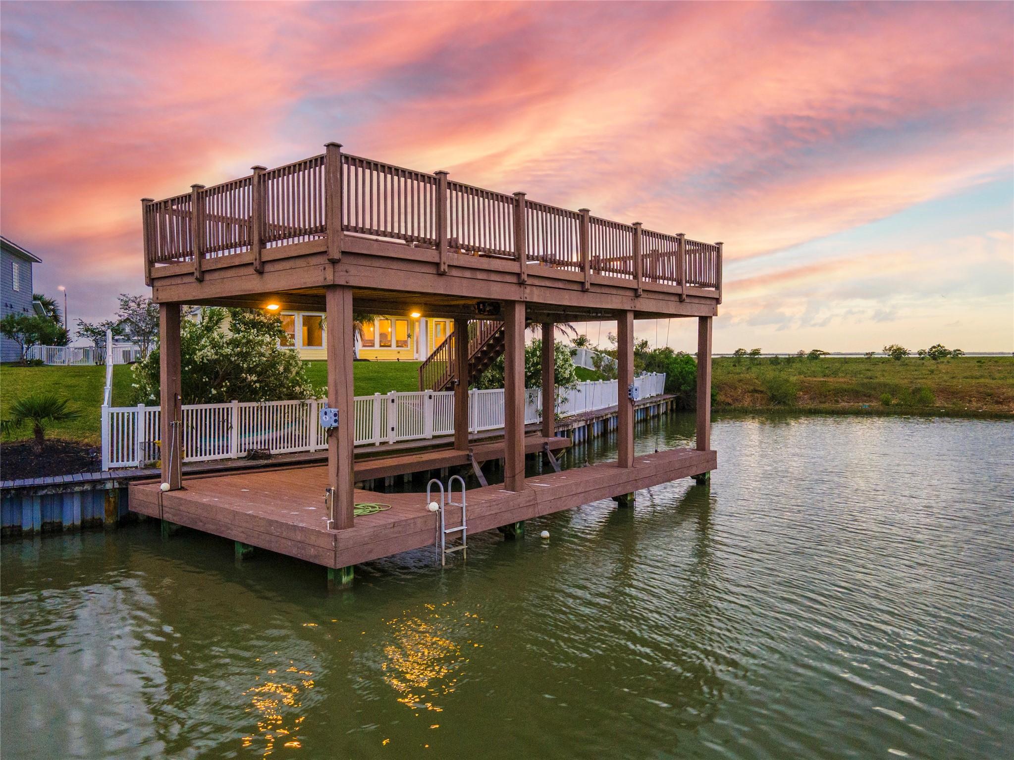 Image 3: 38' boathouse featuring a large upper party deck,