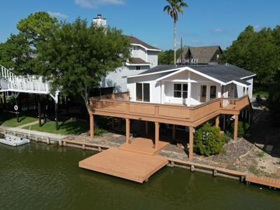2218 Coveside Street