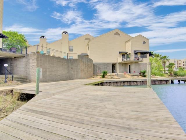 Image 1: Beautiful waterfront condo located in Moon Caye in