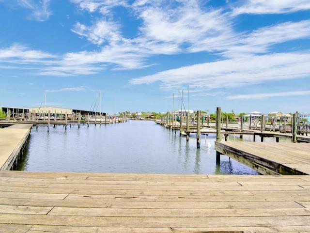 Image 2: Spacious private marina and pier in Moon Caye.