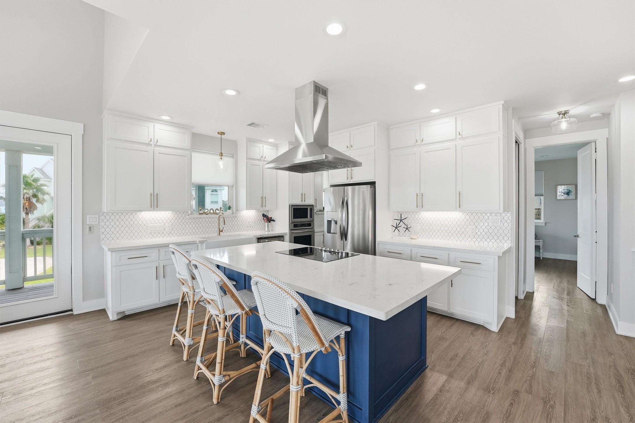 Image 3: Bright kitchen featuring large island, quartz coun