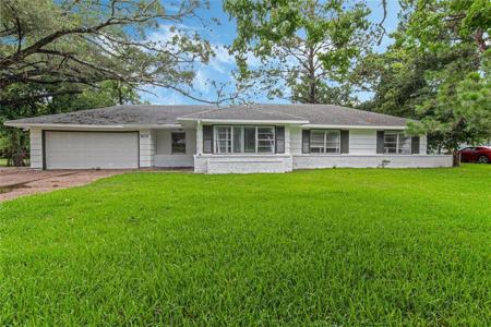 302 Shore Acres Boulevard
