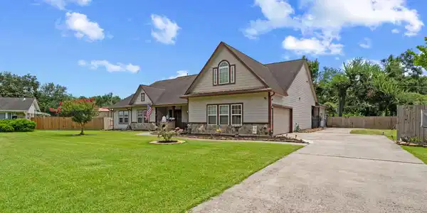 210 Southwood Circle