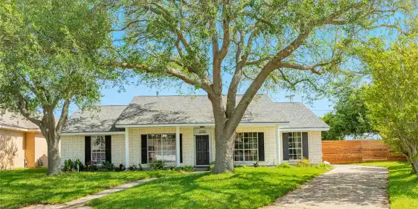 2700 E Palm Circle