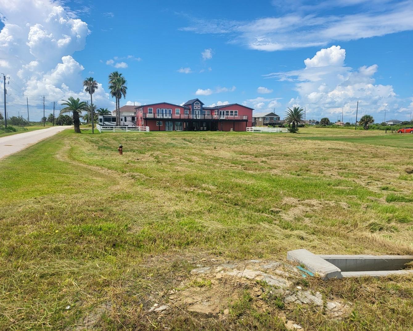 Image 3: The adjacent lot is also available for purchase.