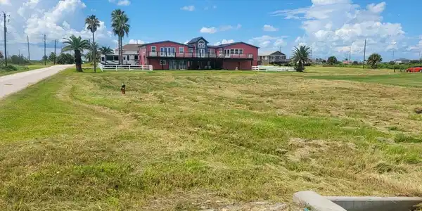 Image 3: The adjacent lot is also available for purchase.