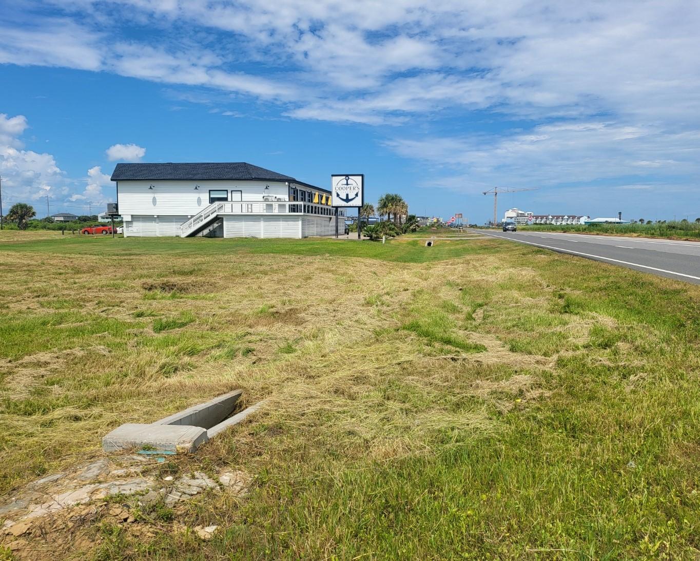 Image 4: Options abound for this and the adjacent lot.