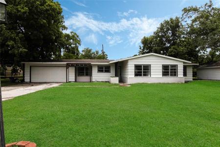 310 Shore Acres Boulevard