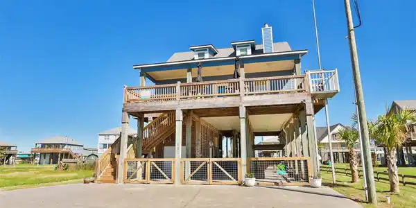 862 Gregory Lane