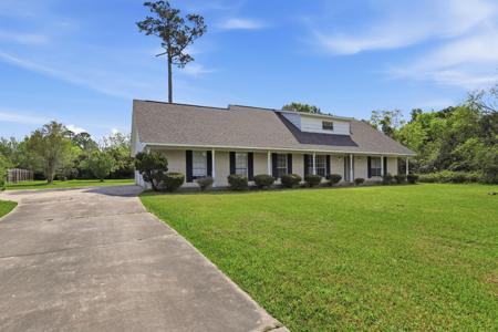 3513 E Bayou Drive