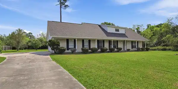 3513 E Bayou Drive