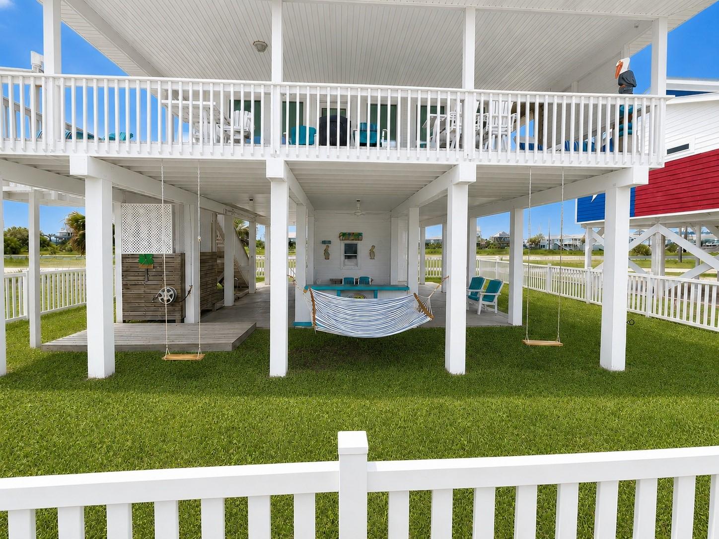 Image 3: Wrap around fenced in yard with privacy gates for