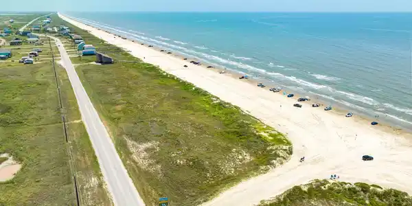 Image 4: Over 100' of Beachfront View