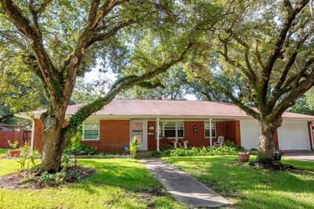 801 Rosewood Drive