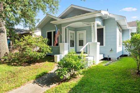 3304 Illinois Street