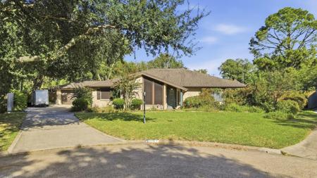 1718 Fairhill Circle