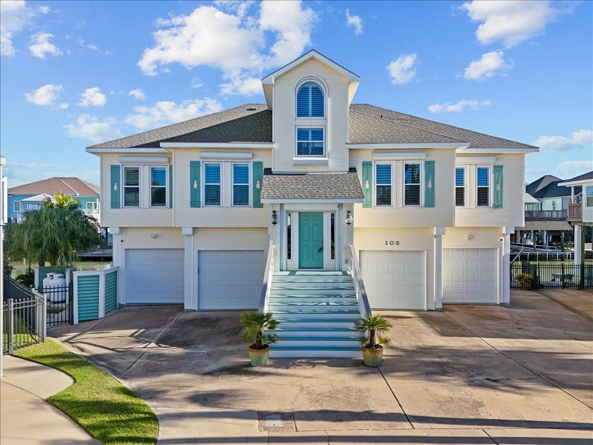 Image 1: This beautiful, impeccably maintained home at the