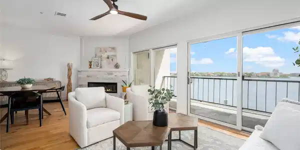 401 Lakeside Lane