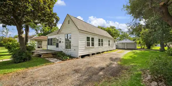 Image 2: Single-wide driveway to the two car carport and de