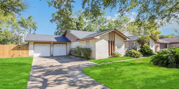 2612 Lake Park Drive