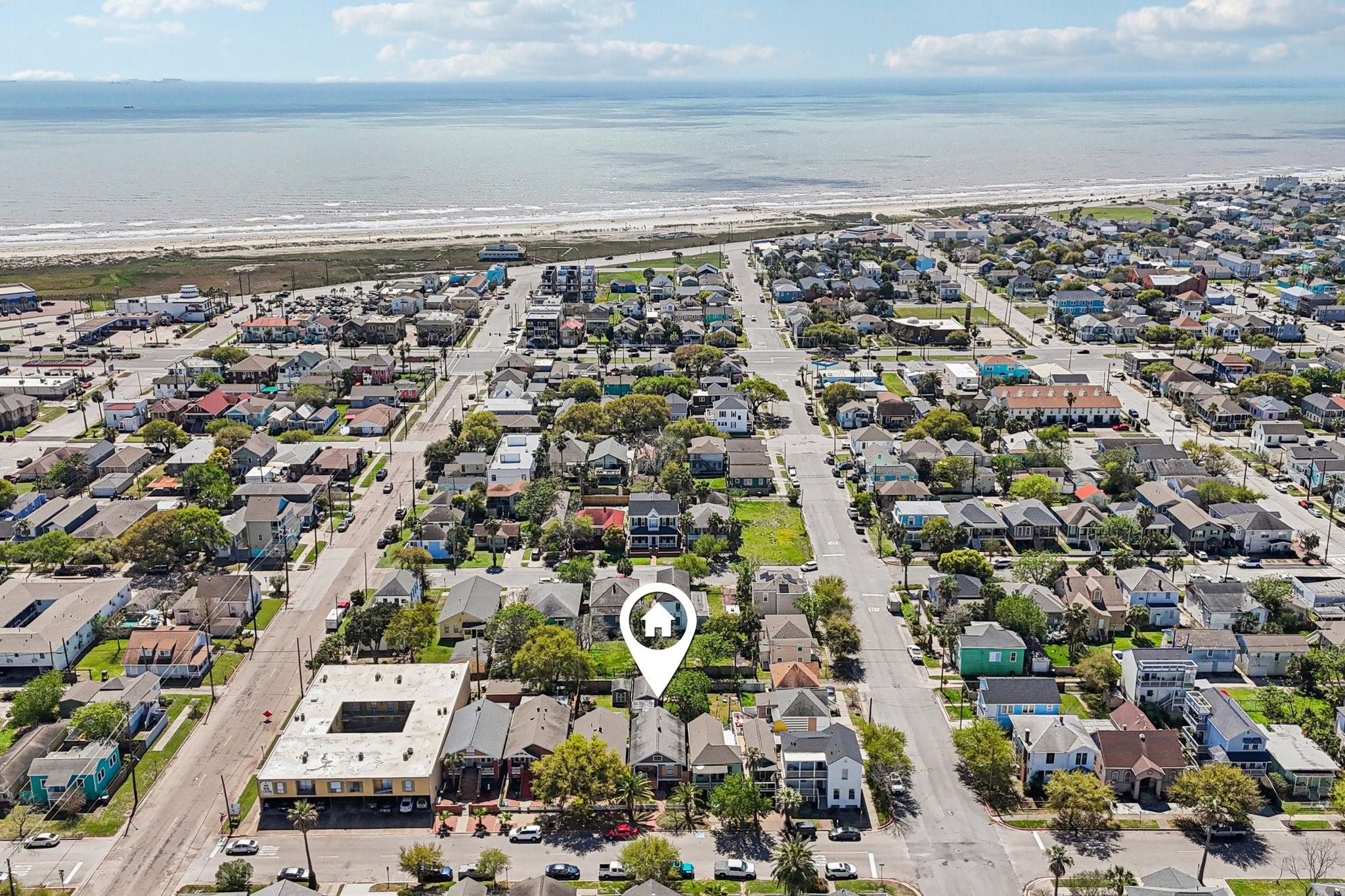 Image 2: Walking distance to the beach!