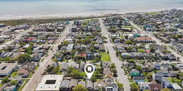Image 2: Walking distance to the beach!