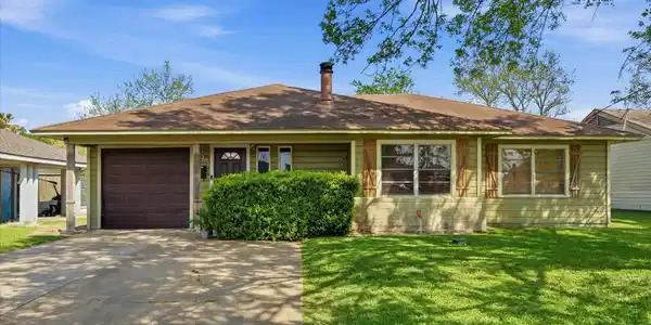 805 S Circle Drive