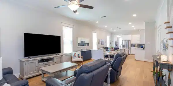 Image 4: Looking from the front door through the 1st floor