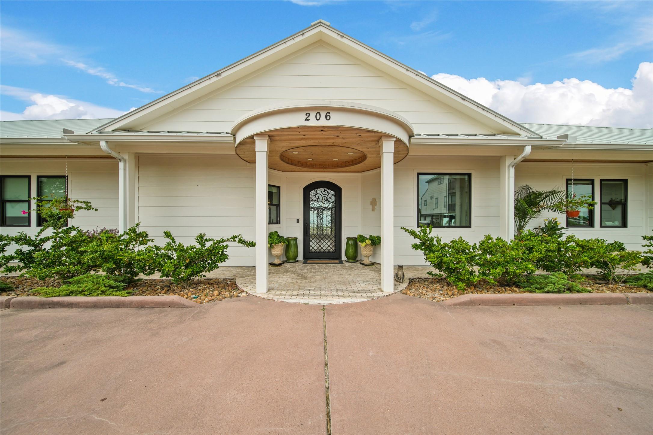 Image 3: Call us to view this Beautifully Remodeled Home! U