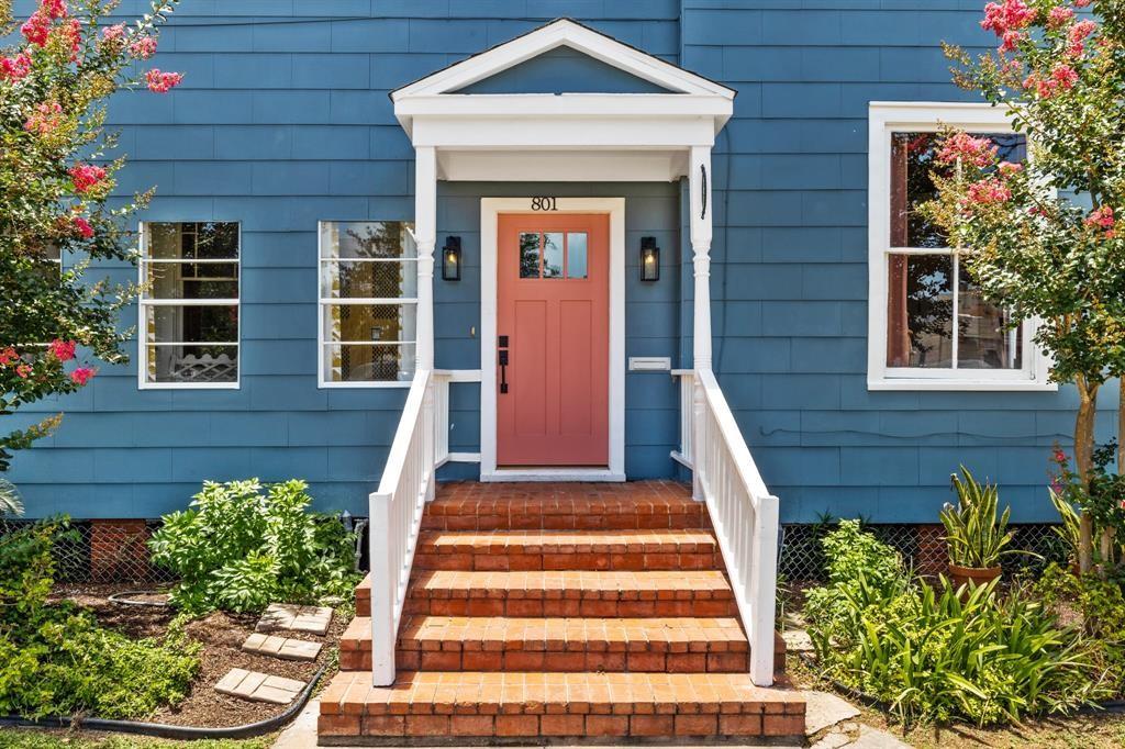 Image 4: Covered front stoop leading to the entry.
