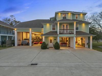 207 W 6th Street